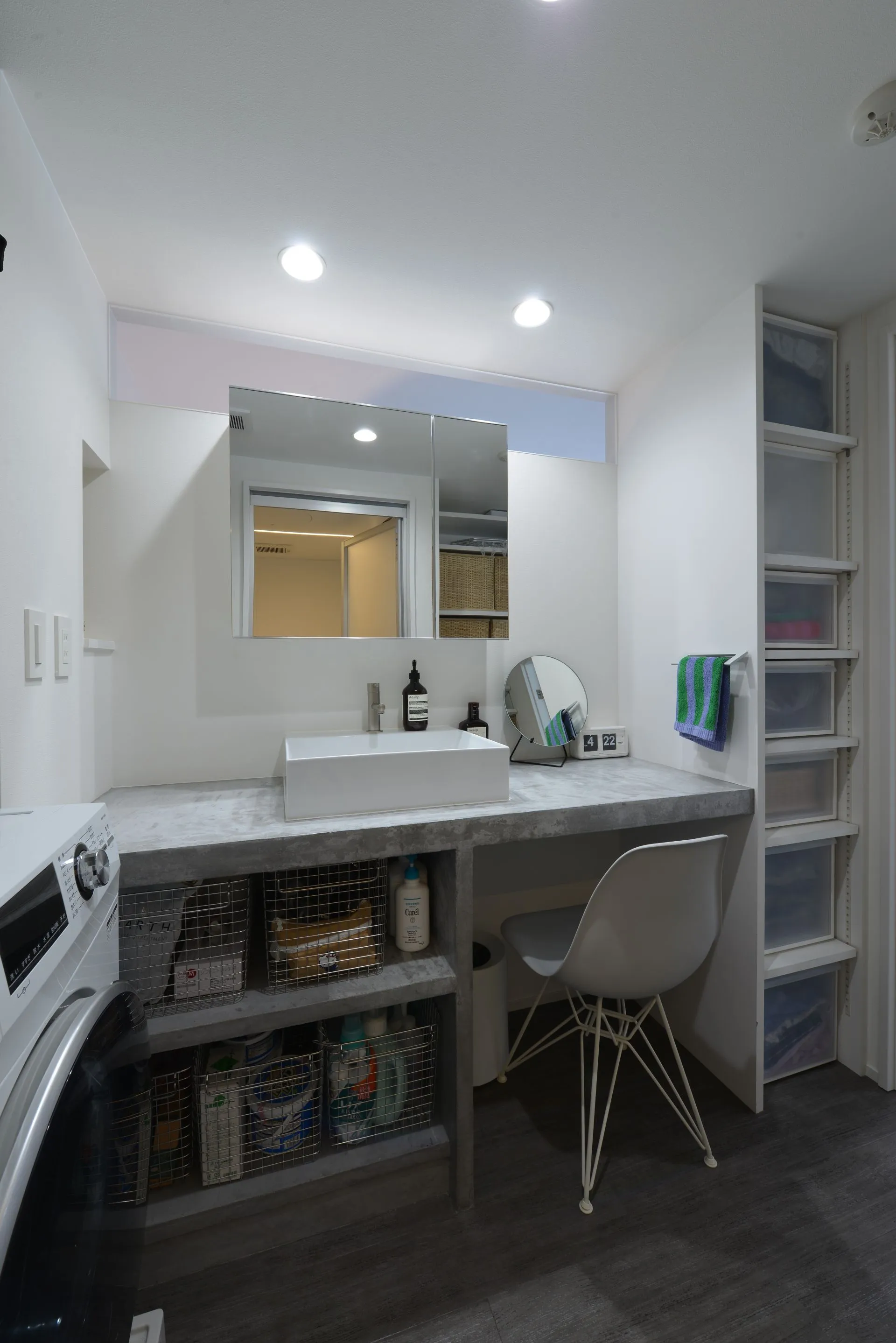 鏡の中の自分と向き合う場所。3つのスタイルから探す「私らしい」洗面所の作り方