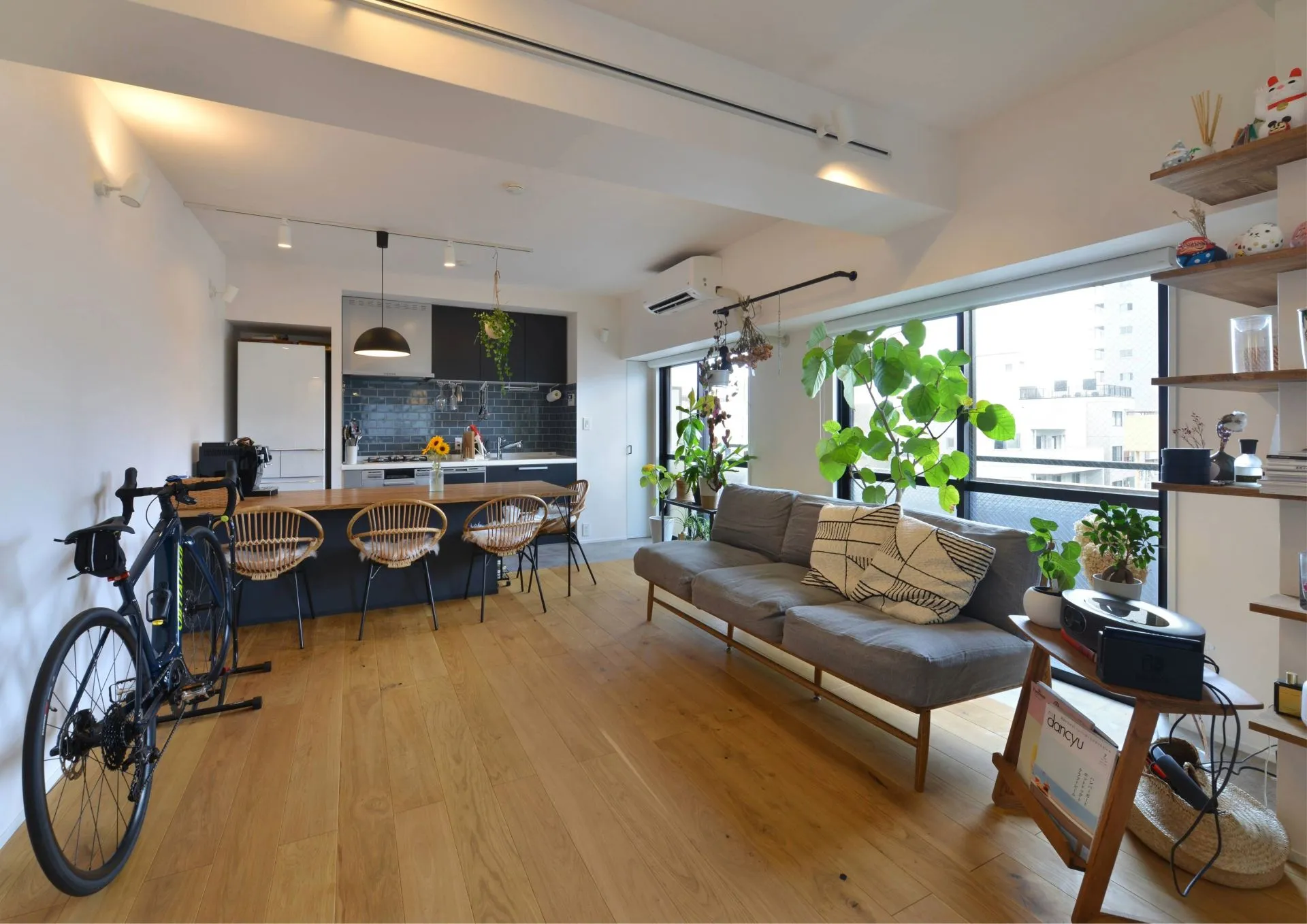 『一人暮らし中古だから叶った緑と光のある暮らし』