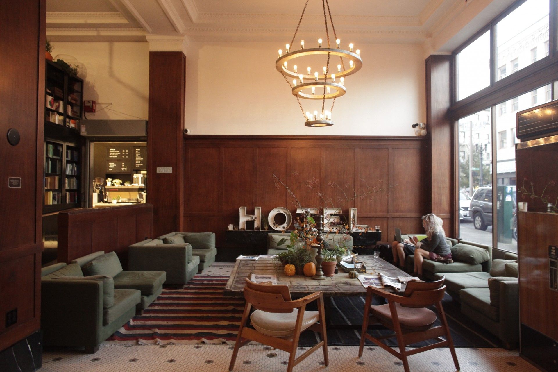 【リノベの教科書】「ホテルライク」の正解は、リッツ・カールトンではなく「エースホテル」にある。