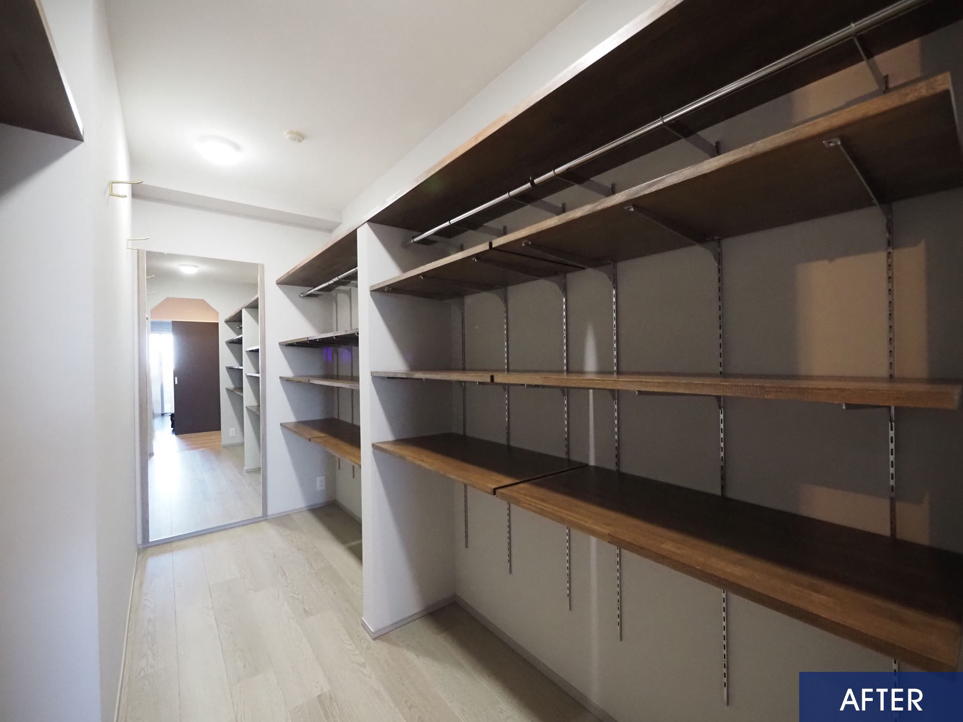 グレー×木目の洗練されたホテルライクな暮らし