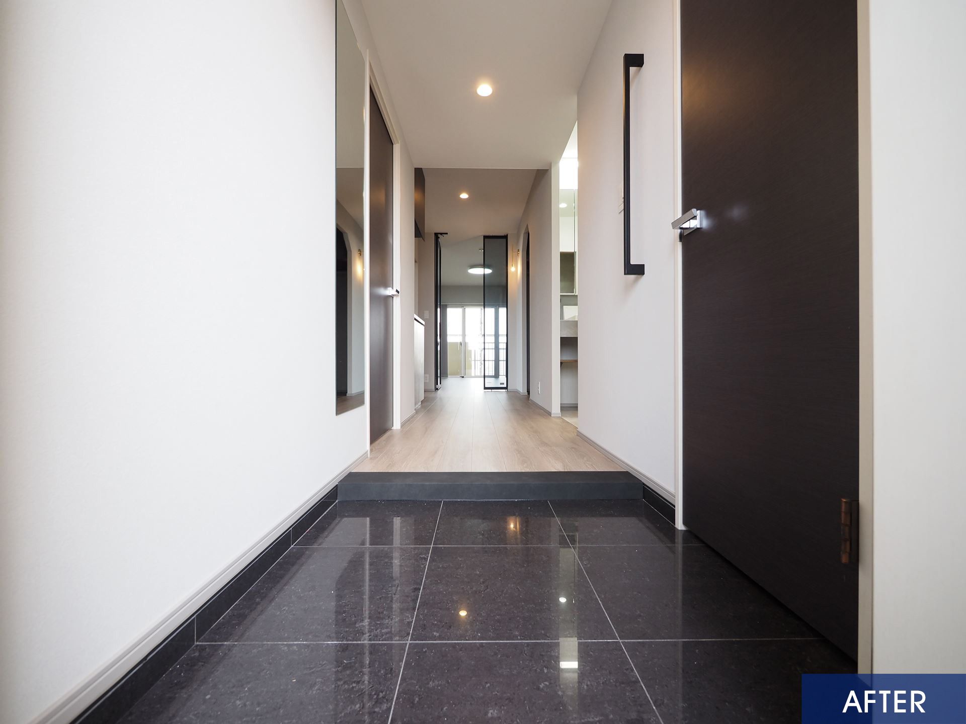 グレー×木目の洗練されたホテルライクな暮らし