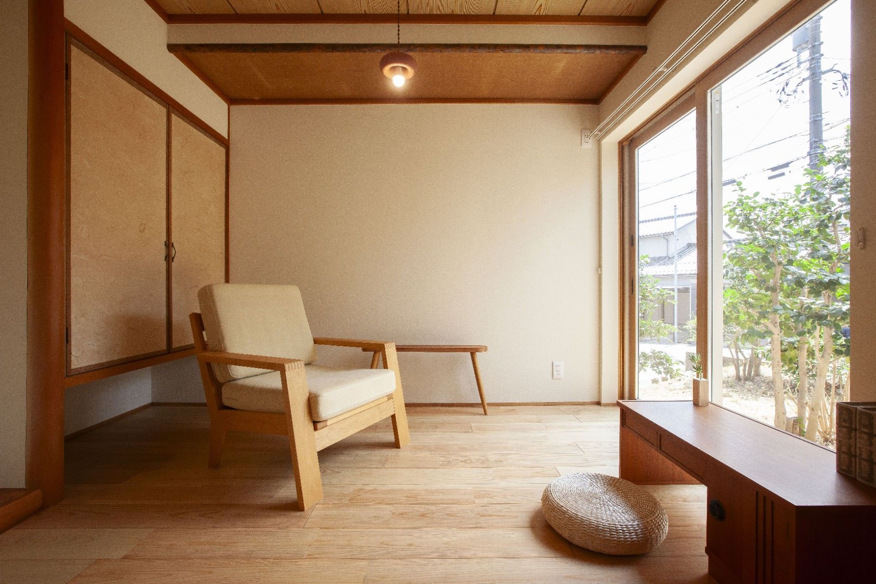 能美市二人暮らし。旅の思い出と、前の住み手の記憶が灯る平屋。