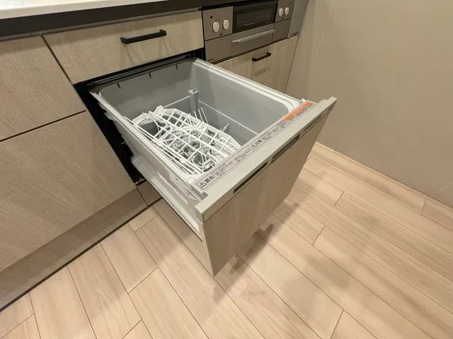 【食洗器】高温で強力な水流で洗うため、衛生面でのメリットがございます。