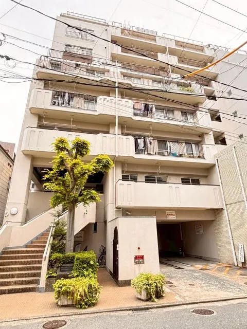 現地外観です。地上11階建ての7階部分です。