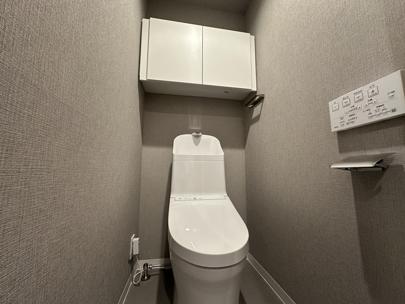 収納棚もしっかりと付いているので、掃除道具も収納できます◎