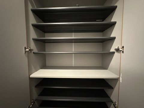 開放的な収納で、靴がまるでオシャレなインテリアのように◎