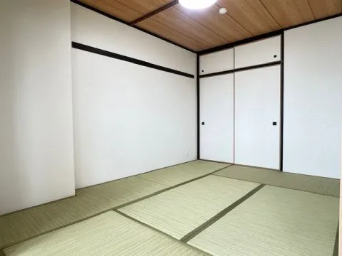 和室にも押入れがあるので季節物の布団などを片付ける事ができますね！