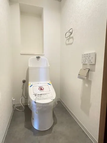 超節水型の掃除のしやすいLIXIL製のトイレです。