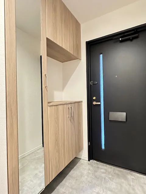 玄関には大きな下駄箱が完備されています。