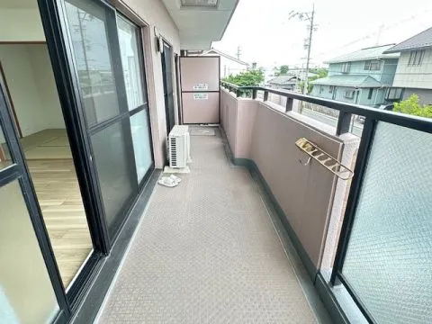 広々バルコニー付です。他に2ヵ所バルコニーがあります。