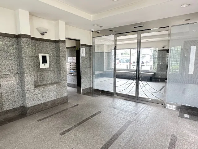 オートロック完備のマンションなので、セキュリティ面でも安心できますね！