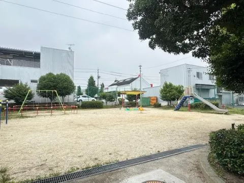 徒歩1分の場所に「杉ノ木公園」があります。