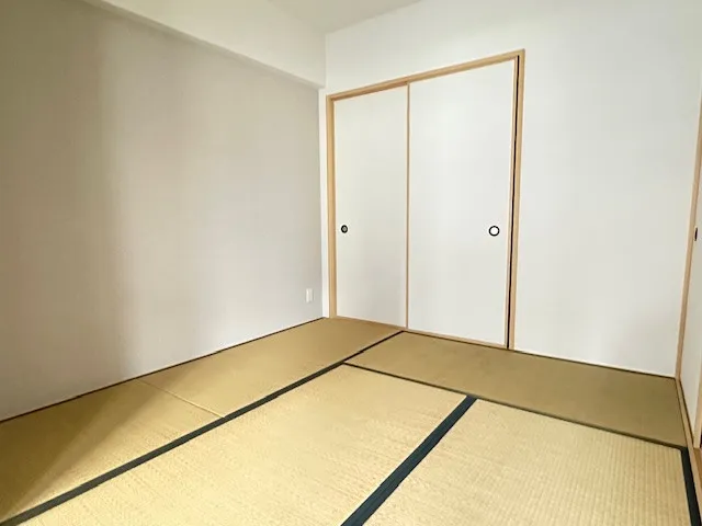 約6帖の和室です。和室にも押入れがあるので、季節物の布団など収納できます。