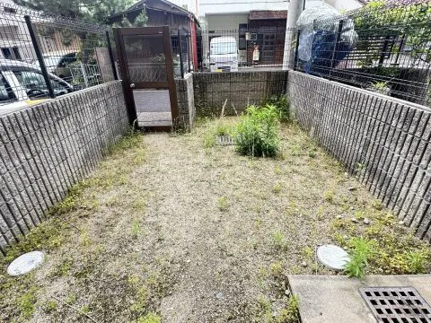 1階の物件ならではの専用庭付です。ガーデニングの好きな方にもお勧めです!