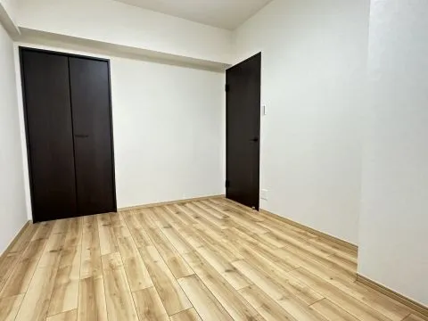 約6帖の洋室です。主寝室にも子供部屋にもお勧めのサイズです。