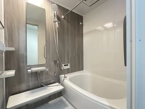 浴室はTOTO製のユニットバスです。換気乾燥暖房機付きなので雨の日でもお風呂で洗濯物が乾かせます。