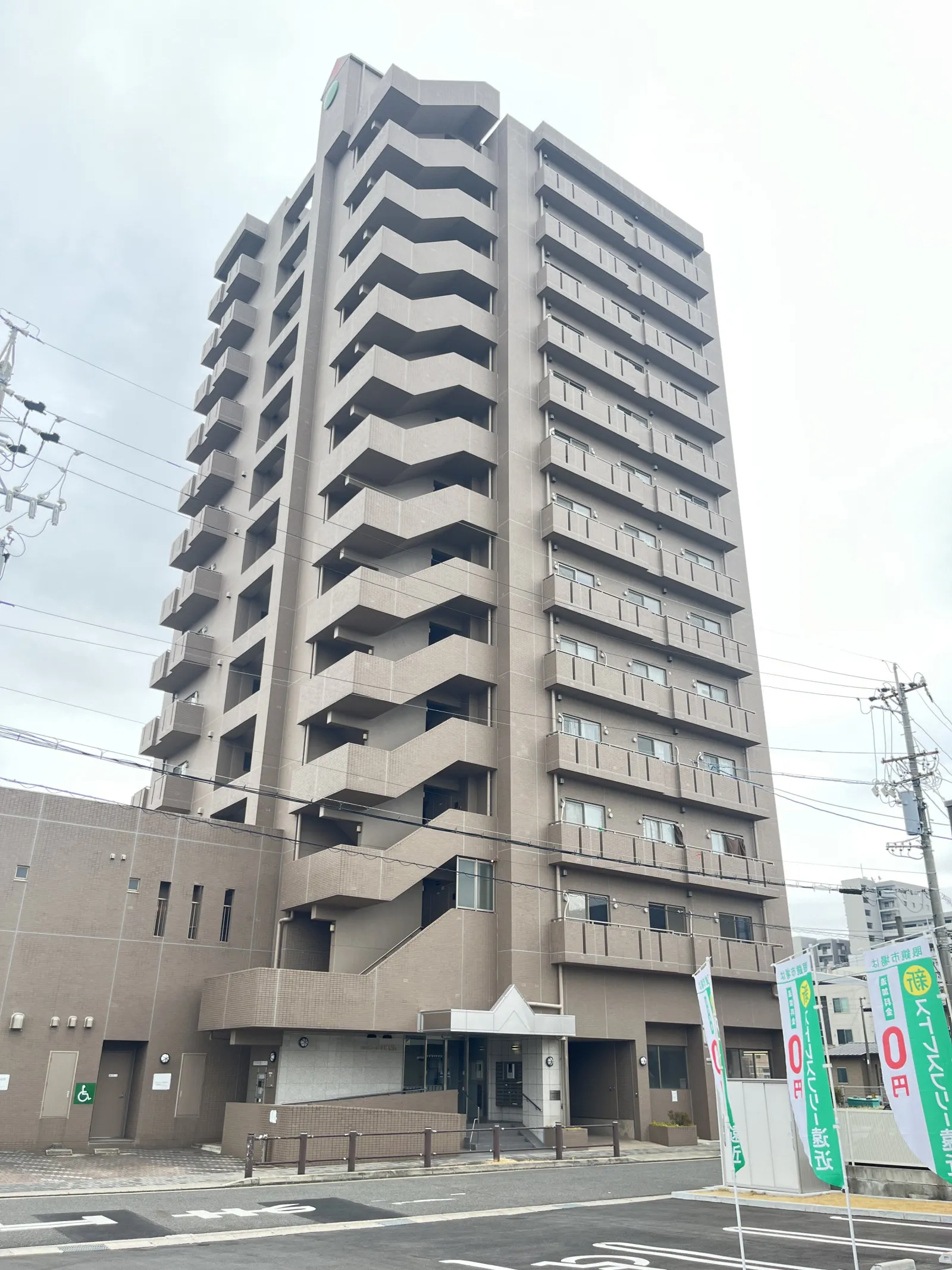 小幡小学校・守山東中学校ともに徒歩１０分圏内の好立地のマンションです。お子様の通学にも最適ですね。