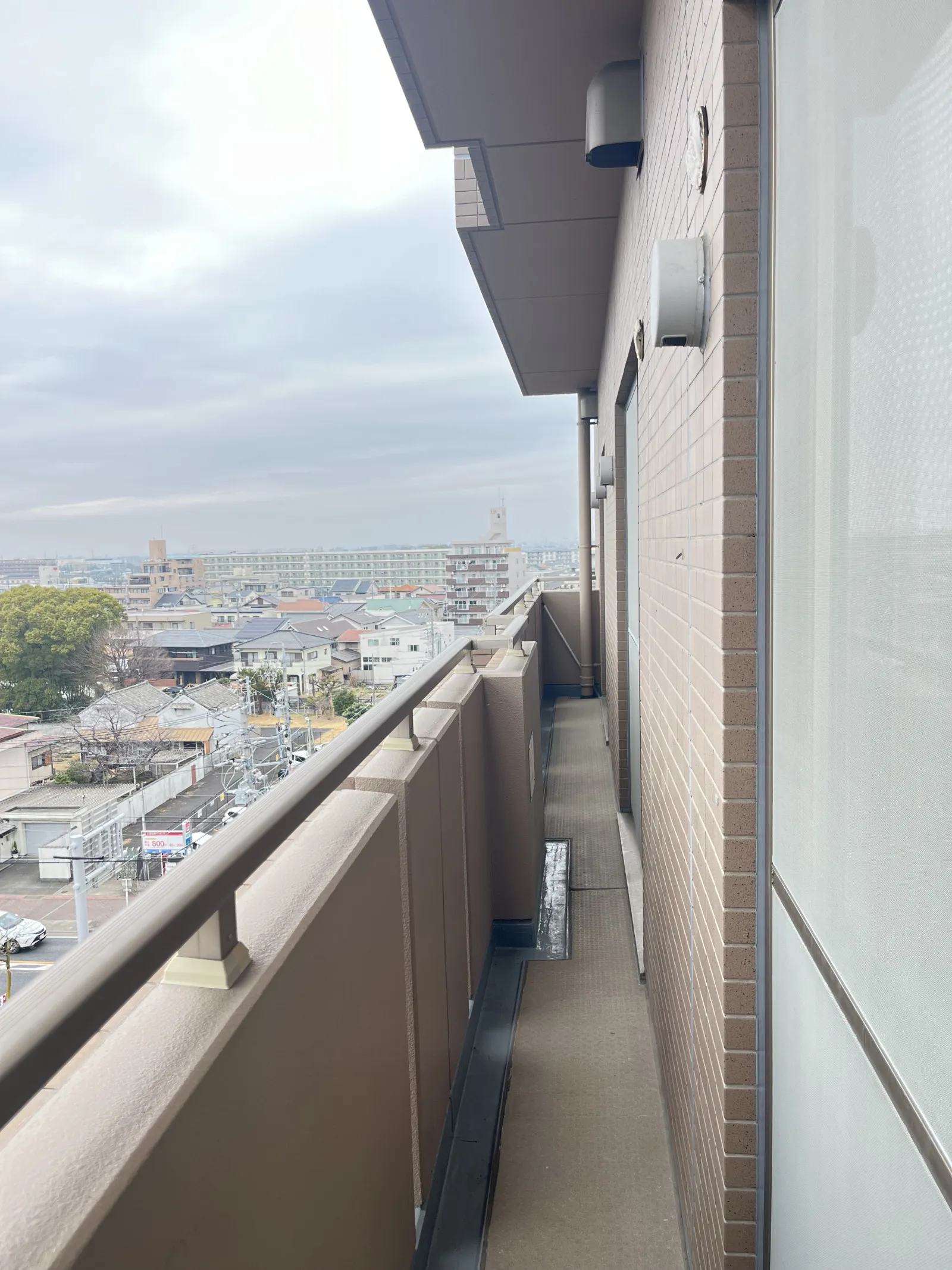 角部屋ならではの西面のバルコニーです。