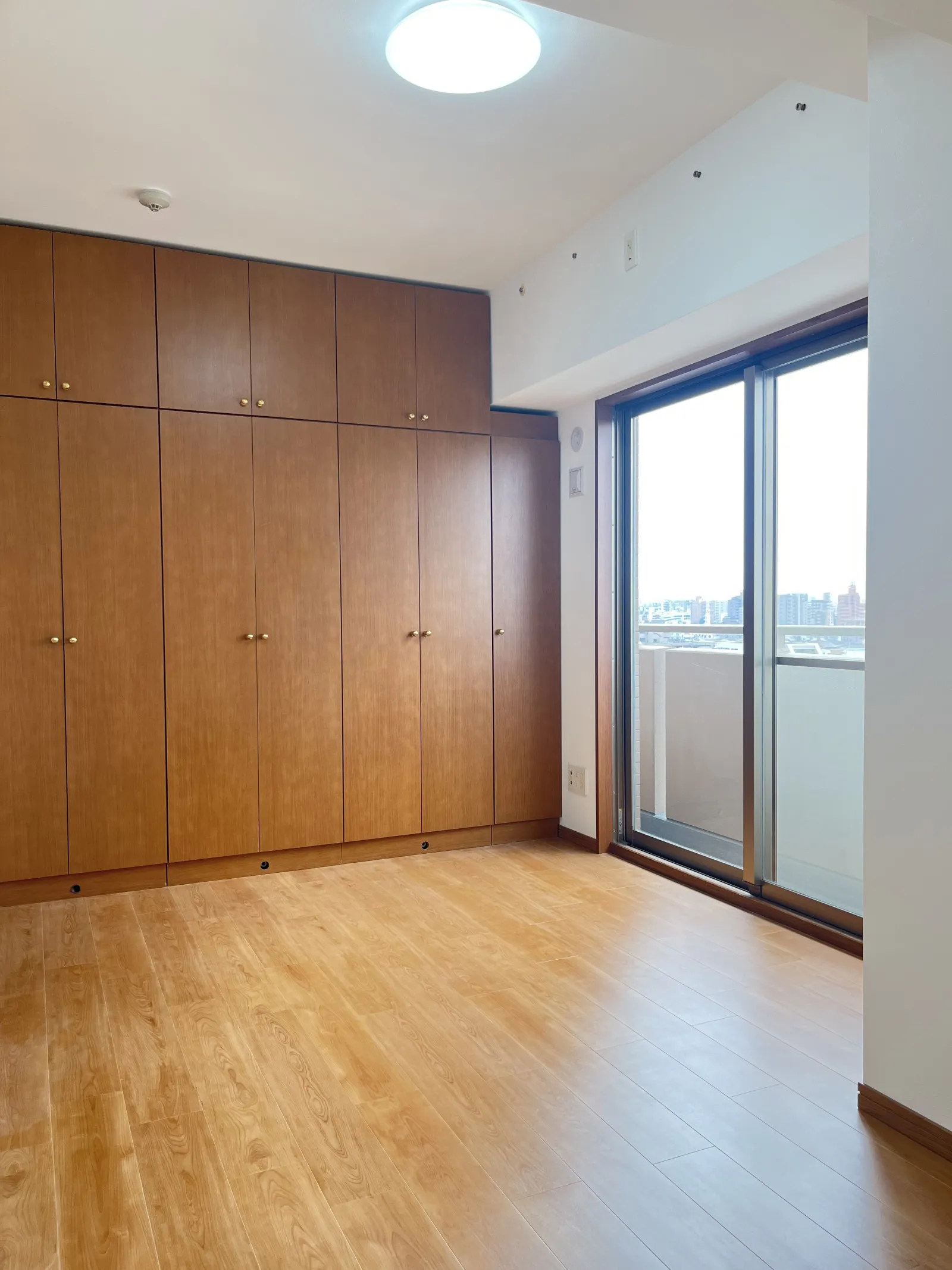 北側の約８帖の洋室です。主寝室に最適な部屋ですね。