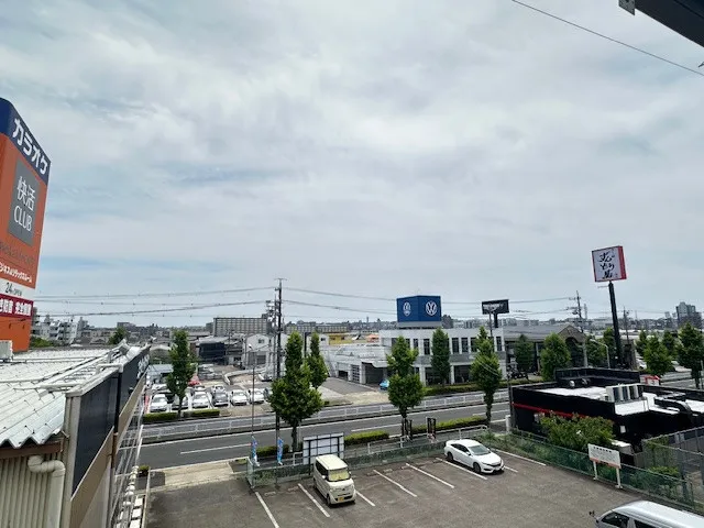 目の前には遮る建物がないので、風通しも良いですよ！