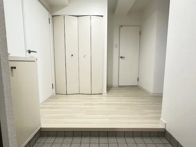 広々とした玄関は白で統一されていてオシャレですね。