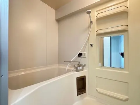 タイルの壁ではないのでお掃除も楽になるユニットバスです。