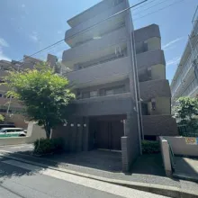 【2000年8月築】複数路線利用可能な「日吉」駅より徒歩圏内。バス停「日大高校正門」より徒歩2分!
