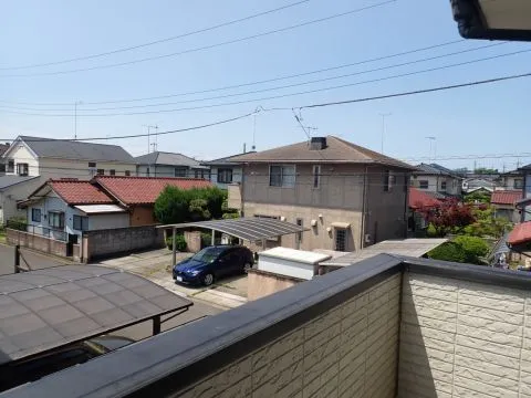 見晴らしもよく、日差しも良好です。周囲は大きな建物も少なく遠くまで見渡すことができます。