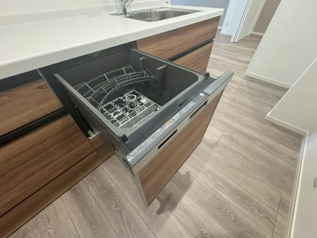 【食洗器】高温で強力な水流で洗うため、衛生面でのメリットがございます。