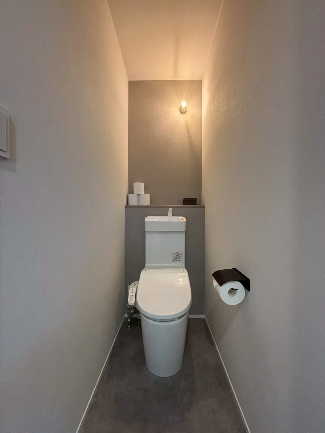 手洗いボール付き、２階トイレです。