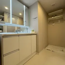 【洗面室】1日の始まりと終わりを過ごす洗面室。快適な空間で心地よくお使い頂けます。