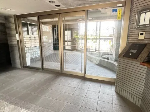 オートロック完備なのでセキュリティ面も安心ですね!