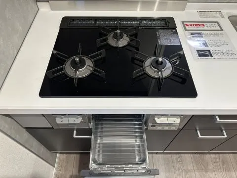 三口コンロでシンクも広々としているので、お料理が捗ります◎