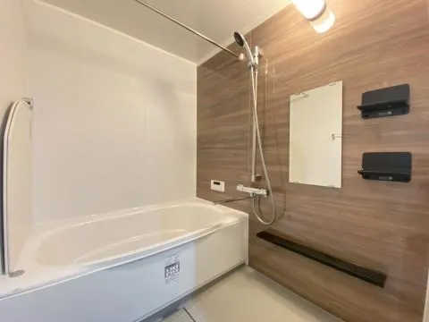 リフォーム済みの綺麗なお風呂です。ゆっくりと浸かって一日の疲れをリフレッシュしてくださいね。