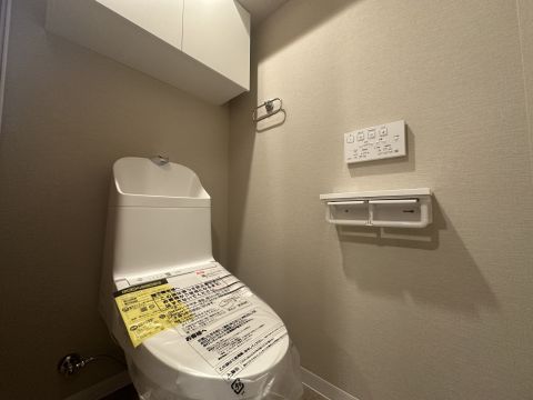 広々として収納スペースがしっかりとある玄関◎身支度に便利な鏡付き◎