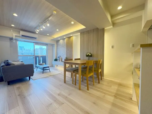 【リビング】新規エアコン（１台）設置済みなので、入居したその日から快適にお過ごし頂けます♪