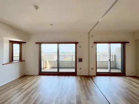 西向きバルコニーで高層階なので窓を全開にして爽やかな風を楽しみたいですね♪