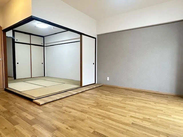 リビングの横の和室を開放すれば、さらに広い空間になりますよ♪