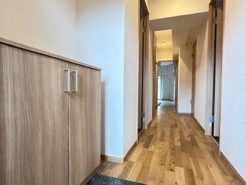 玄関には下駄箱も完備されています。
