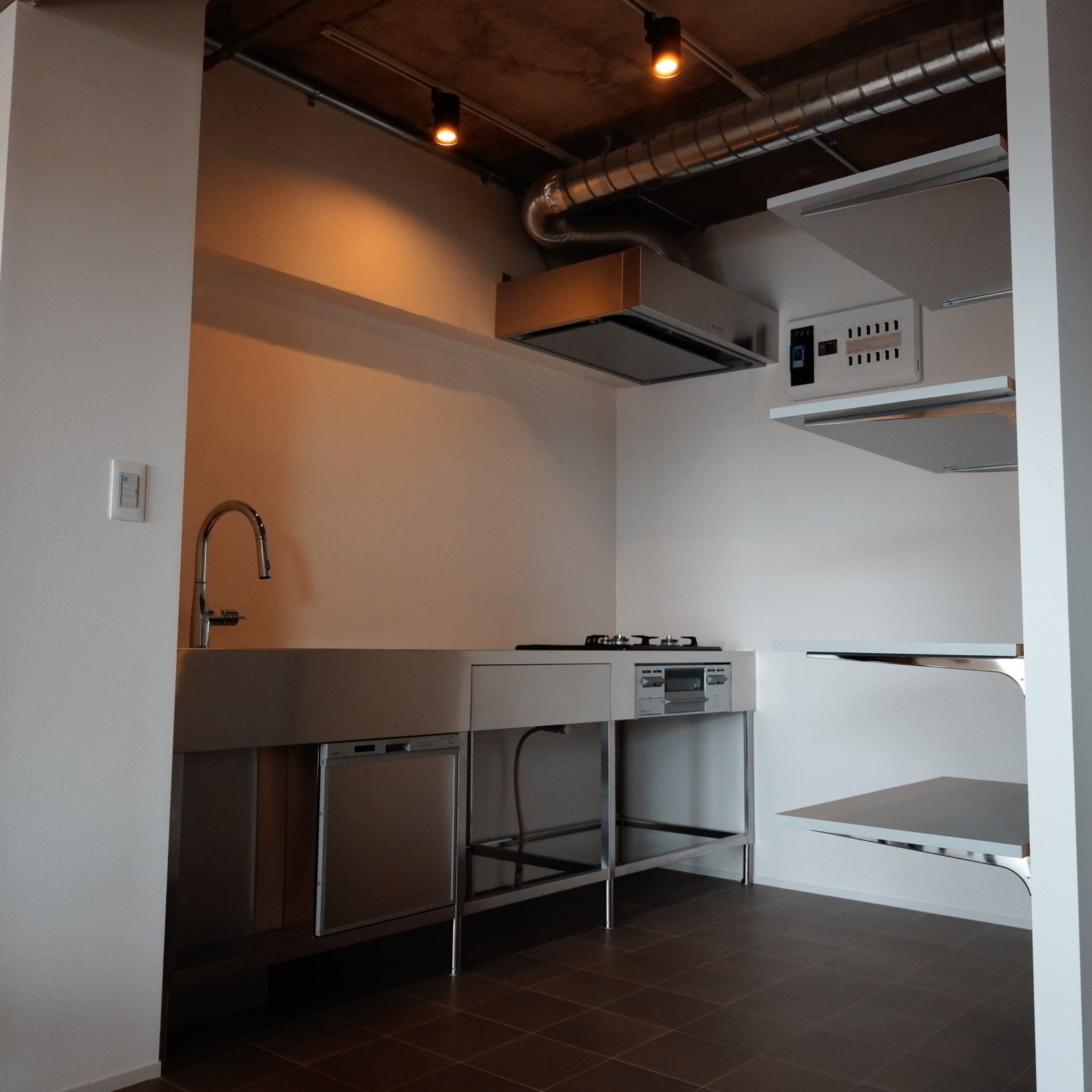 ステンレス＋シンプル設計で、デザイン性と機能性を両立。