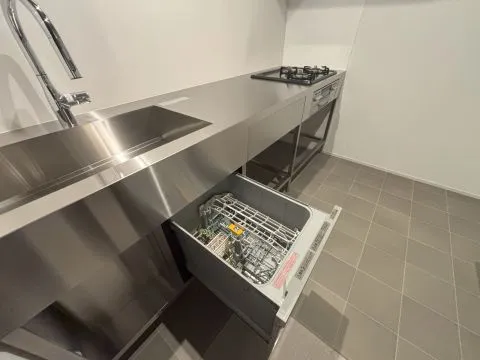 食洗器付きで、料理も片付けもスマートに。