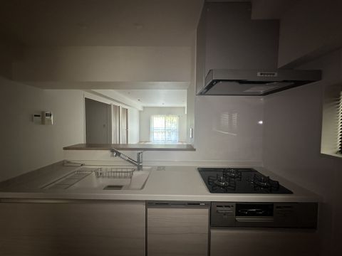 三口コンロやグリル、食器洗浄乾燥機付きで便利です◎