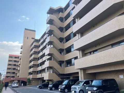 地上7階建て5階部分のお部屋です。周りに高い建物も少なく解放感があり、眺望も良好です。