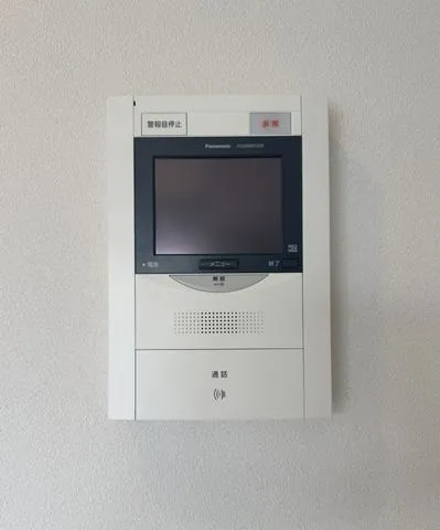 【TVモニター付きインターホン】お子様のお留守番や急な来客にも安心です。