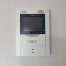 【TVモニター付きインターホン】お子様のお留守番や急な来客にも安心です。