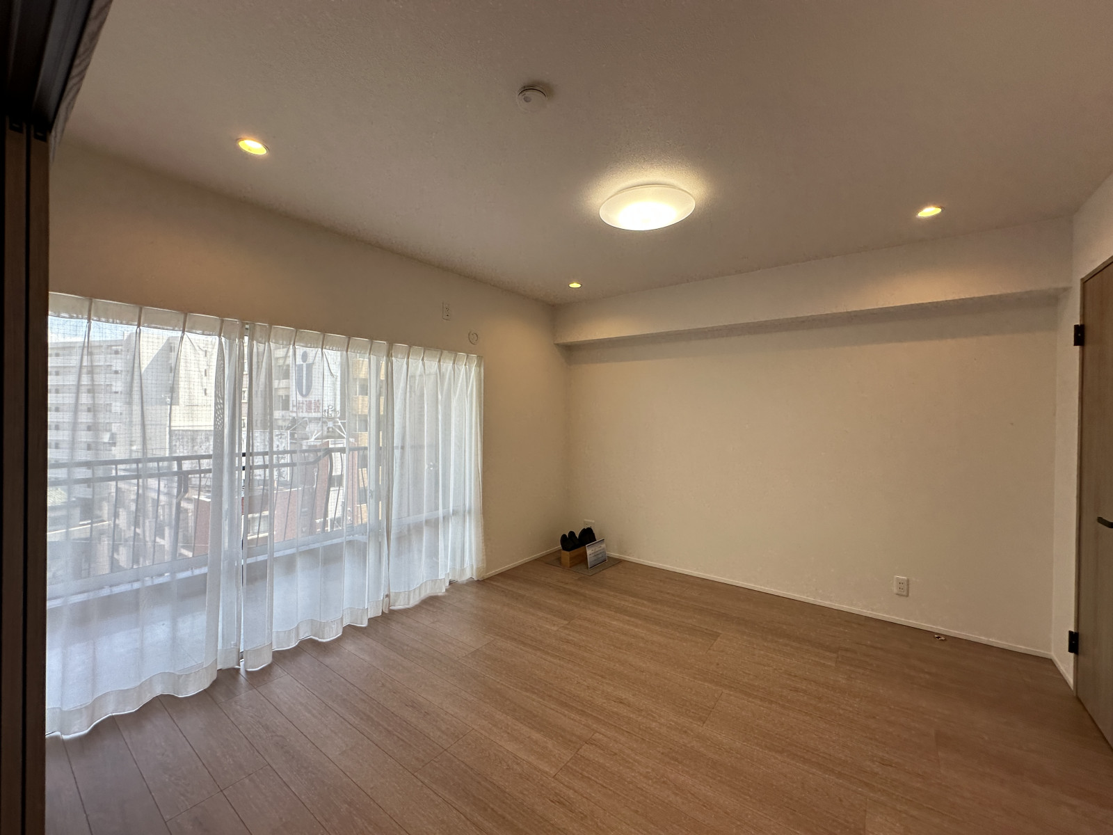 約8.3帖の洋室◎