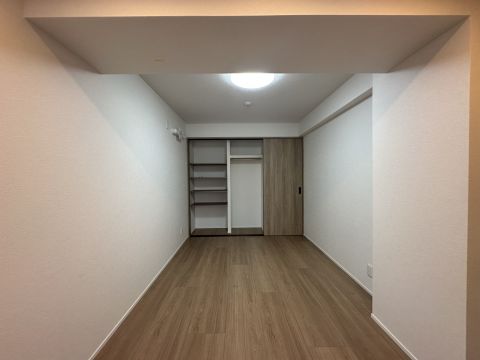 約6帖の洋室◎収納棚＆収納クローゼット付き◎