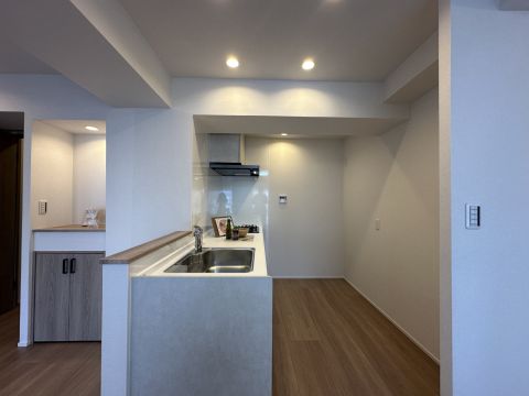 三口コンロでシンクも広々としているので、お料理が捗ります◎