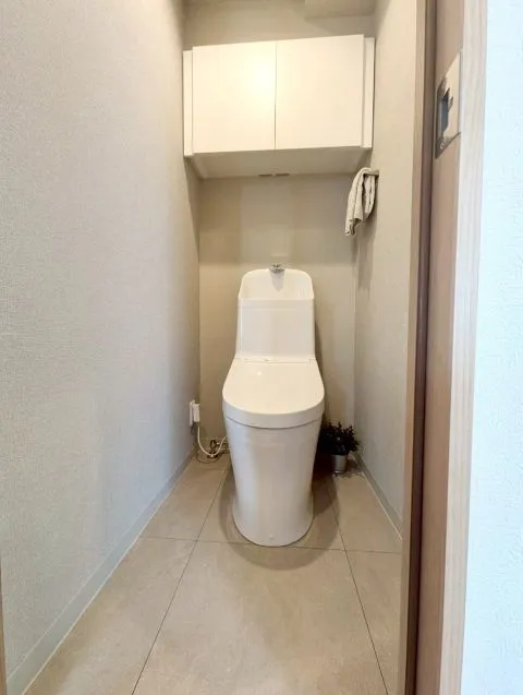 トイレ内にも収納があります