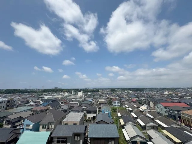 【眺望】開放感たっぷりの贅沢な眺望。深呼吸したくなるような見晴らしの良さが魅力です。